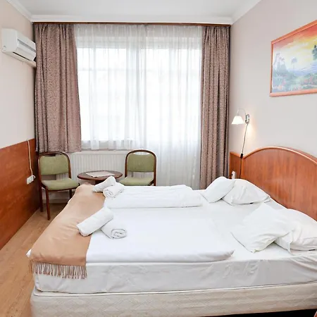 Major Panzio Es Etterem Bed & Breakfast