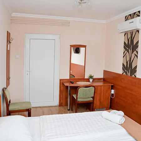 Major Panzio Es Etterem Bed & Breakfast