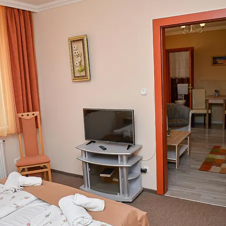 Bed & Breakfast Major Panzio Es Etterem