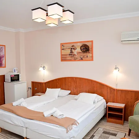 Bed & Breakfast Major Panzio Es Etterem