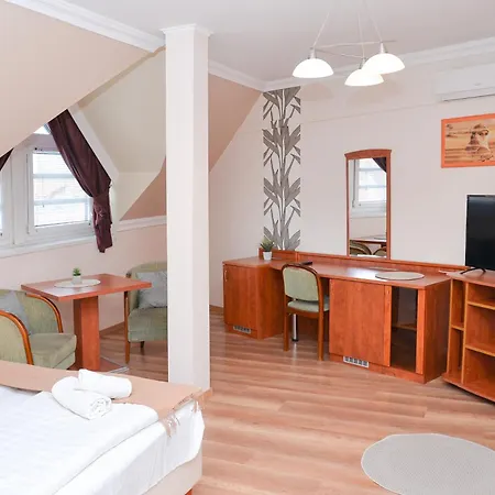 Bed & Breakfast Major Panzio Es Etterem 2*