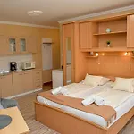 Major Panzio Es Etterem B&B