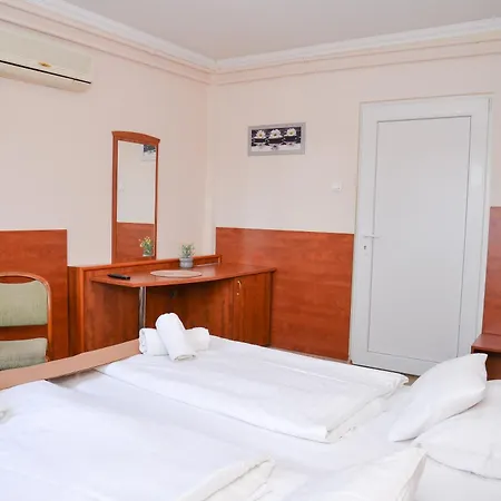 Major Panzio Es Etterem Bed and Breakfast 3*
