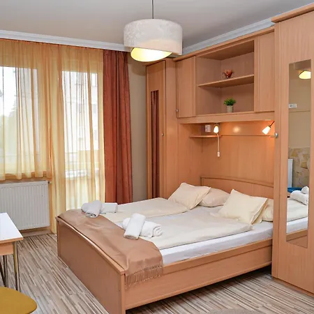 Alojamento de Acomodação e Pequeno-almoço Major Panzió és étterem 3*