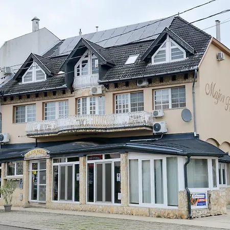 Alojamento de Acomodação e Pequeno-almoço Major Panzió és étterem 3*