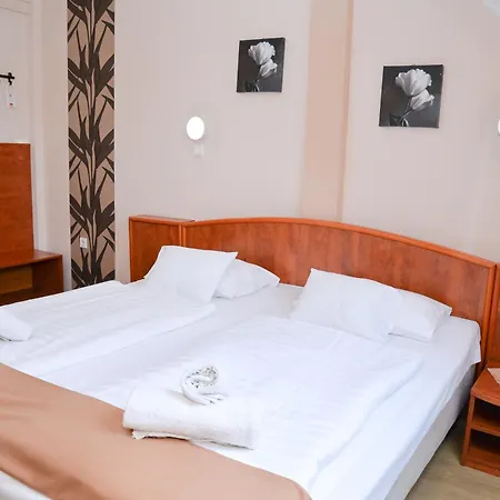 Alojamento de Acomodação e Pequeno-almoço Major Panzió és étterem Hajdúszoboszló