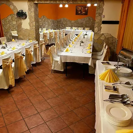 Major Panzio Es Etterem