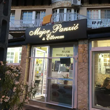 Major Panzio Es Etterem Oda ve Kahvaltı 2*