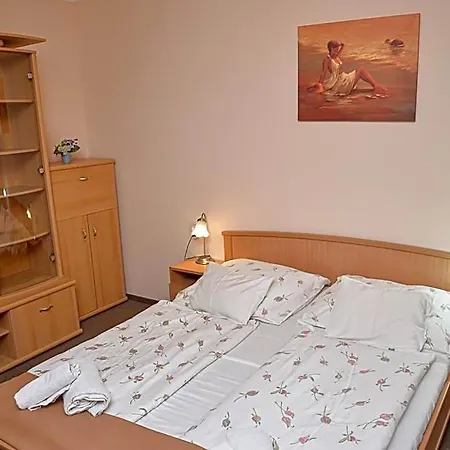 Bed & Breakfast Major Panzio Es Etterem