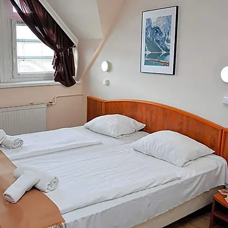 Major Panzio Es Etterem Bed & Breakfast