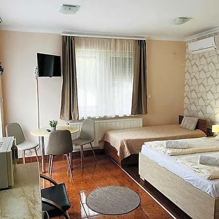 Major Panzio Es Etterem Bed & Breakfast 3*