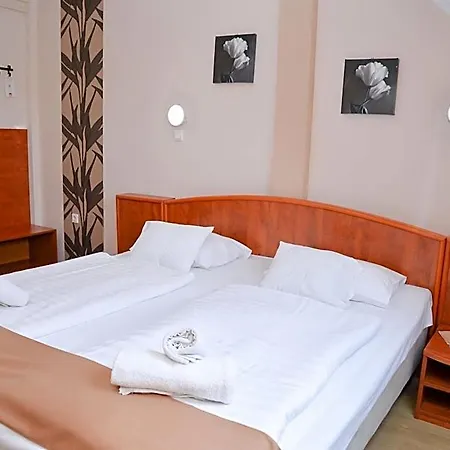 Major Panzio Es Etterem Bed & Breakfast