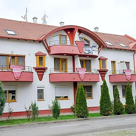 Major Panzio Es Etterem Bed & Breakfast