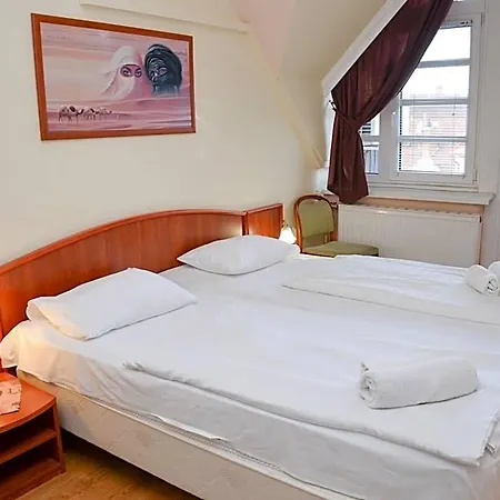 Major Panzio Es Etterem Bed & Breakfast 3*