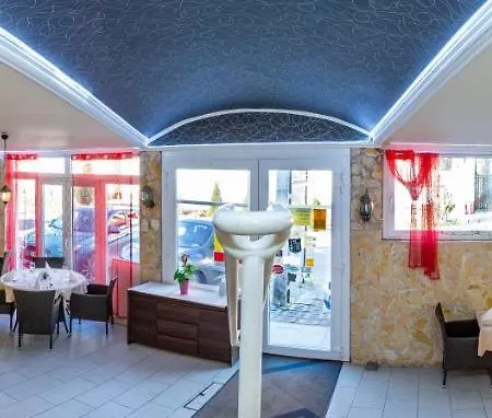 Alojamento de Acomodação e Pequeno-almoço Major Panzió és étterem