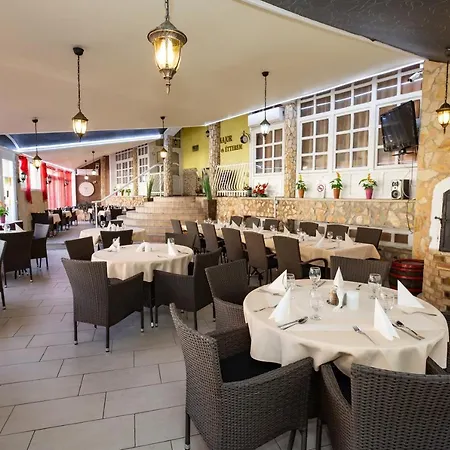 Major Panzió és étterem Alojamento de Acomodação e Pequeno-almoço Hajdúszoboszló