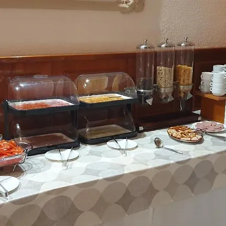 Alojamento de Acomodação e Pequeno-almoço Major Panzió és étterem 3*