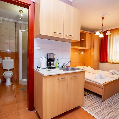 Alojamento de Acomodação e Pequeno-almoço Major Panzió és étterem Hajdúszoboszló