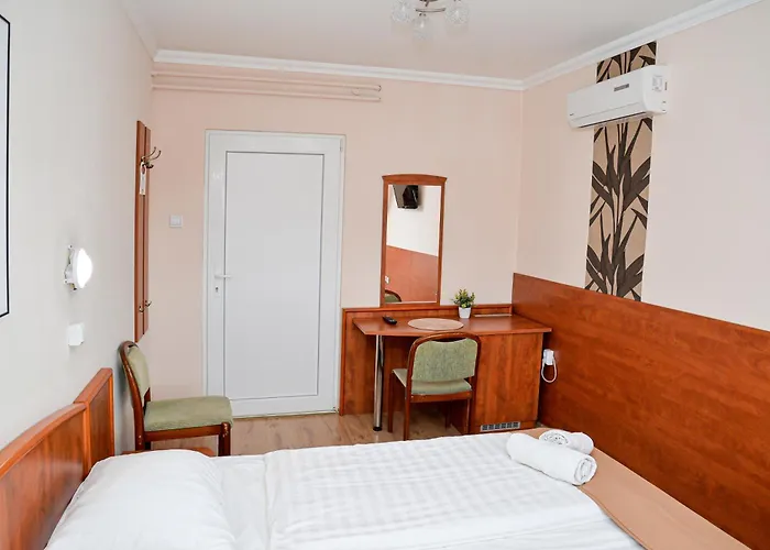 Major Panzio Es Etterem B&B