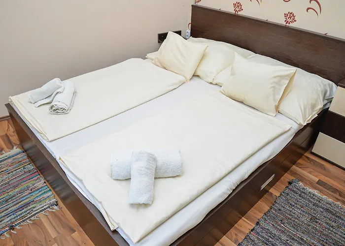 Major Panzio Es Etterem B&B